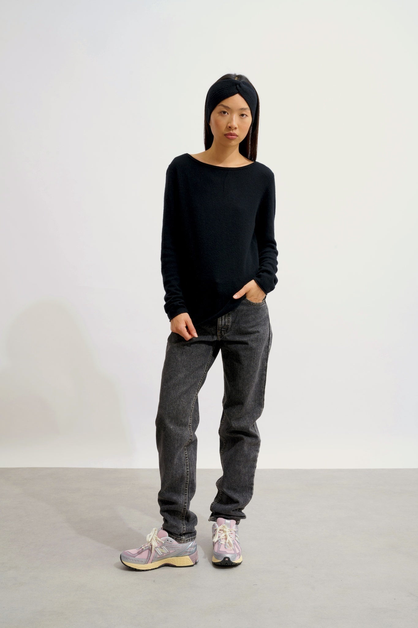 CRIOU schwarzer Pullover mit U-Boot-Ausschnitt, 100 % Kaschmir