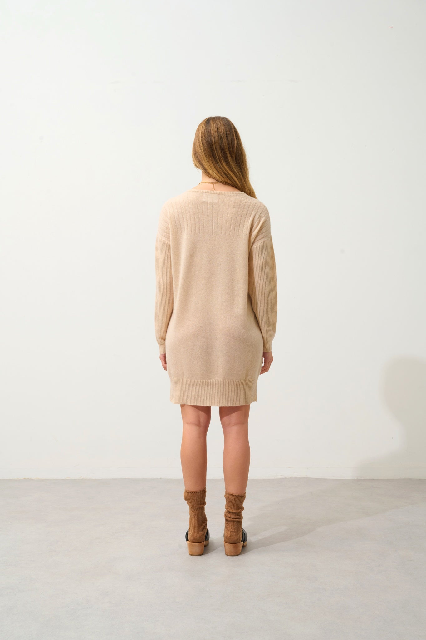 DANA robe col u sable 100% cachemire