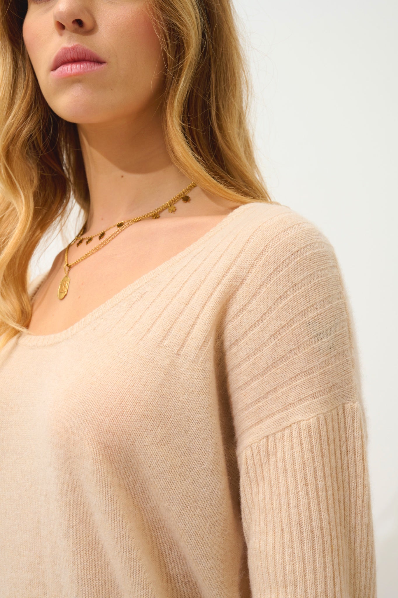 DANA robe col u sable 100% cachemire