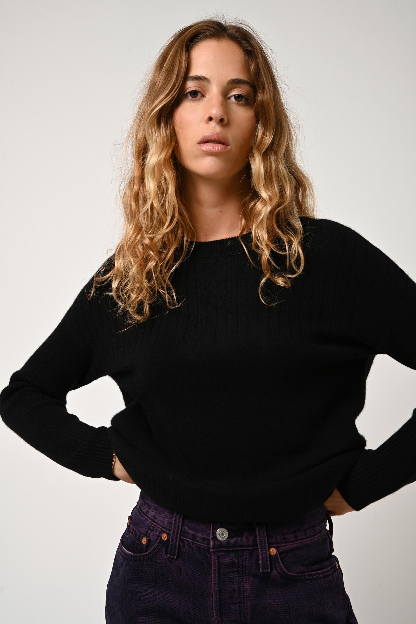 DARIA black round-neck sweater 100% cashmere