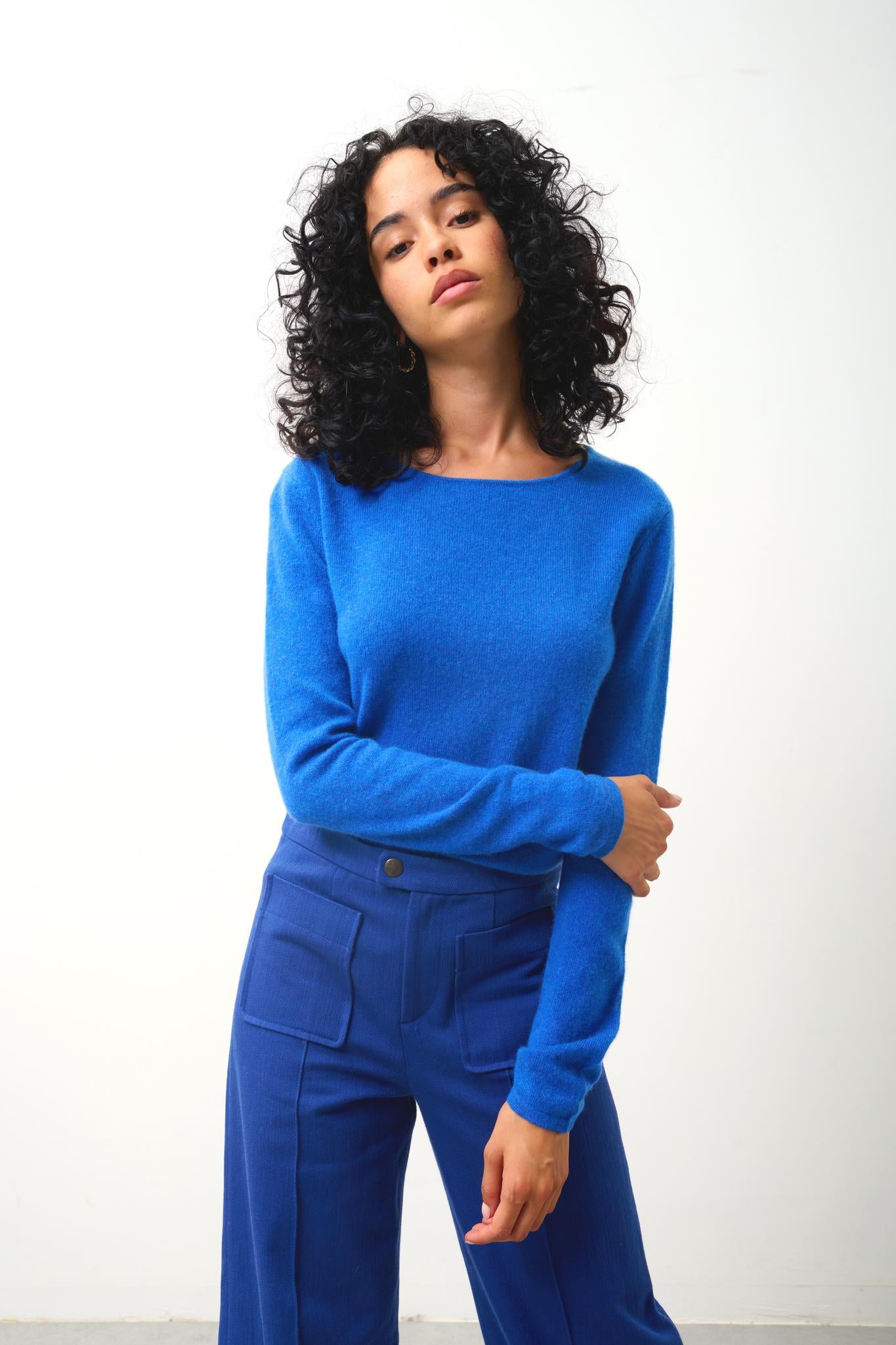 EPÉNA electric blue round-neck sweater 100% cashmere