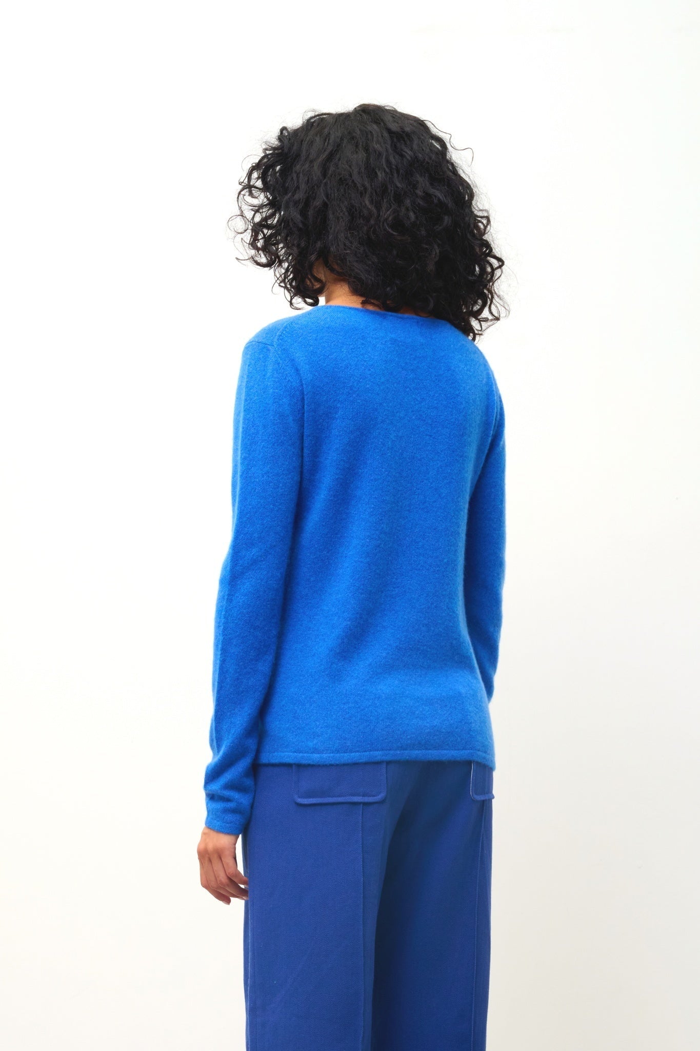 EPÉNA electric blue round-neck sweater 100% cashmere