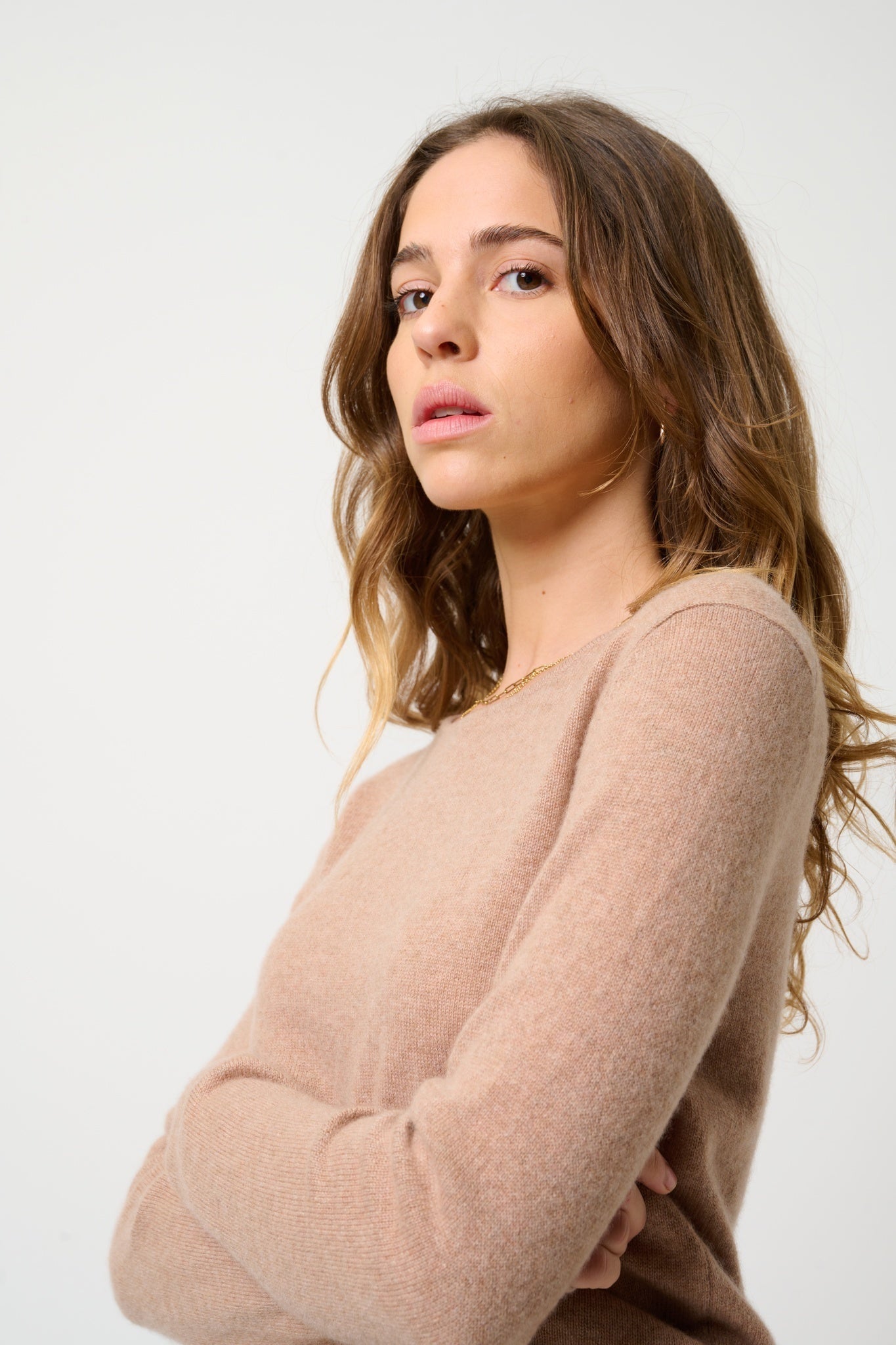EPÉNA camel mottled round-neck sweater 100% cashmere
