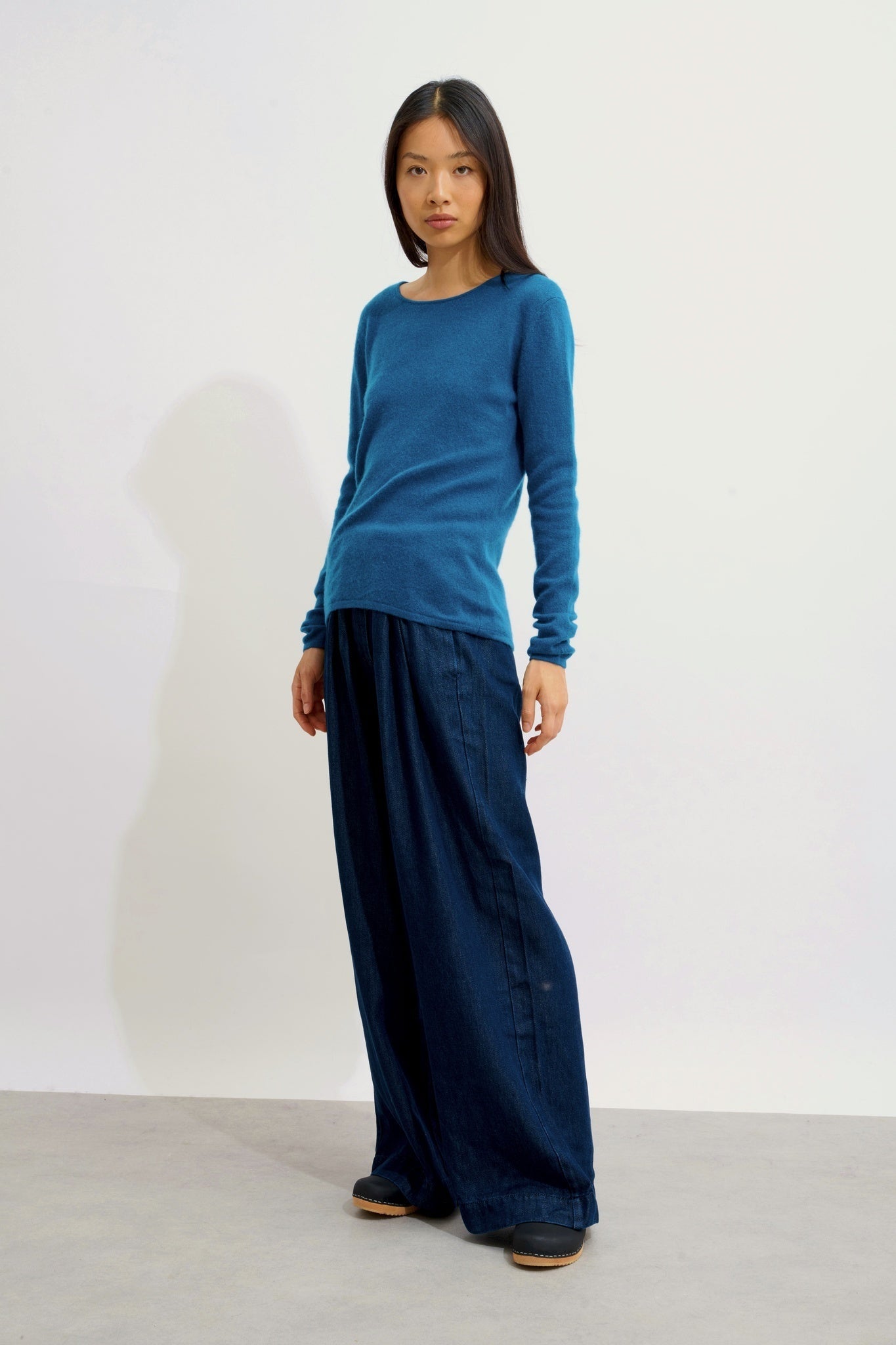 EPÉNA round-neck peacock sweater 100% cashmere