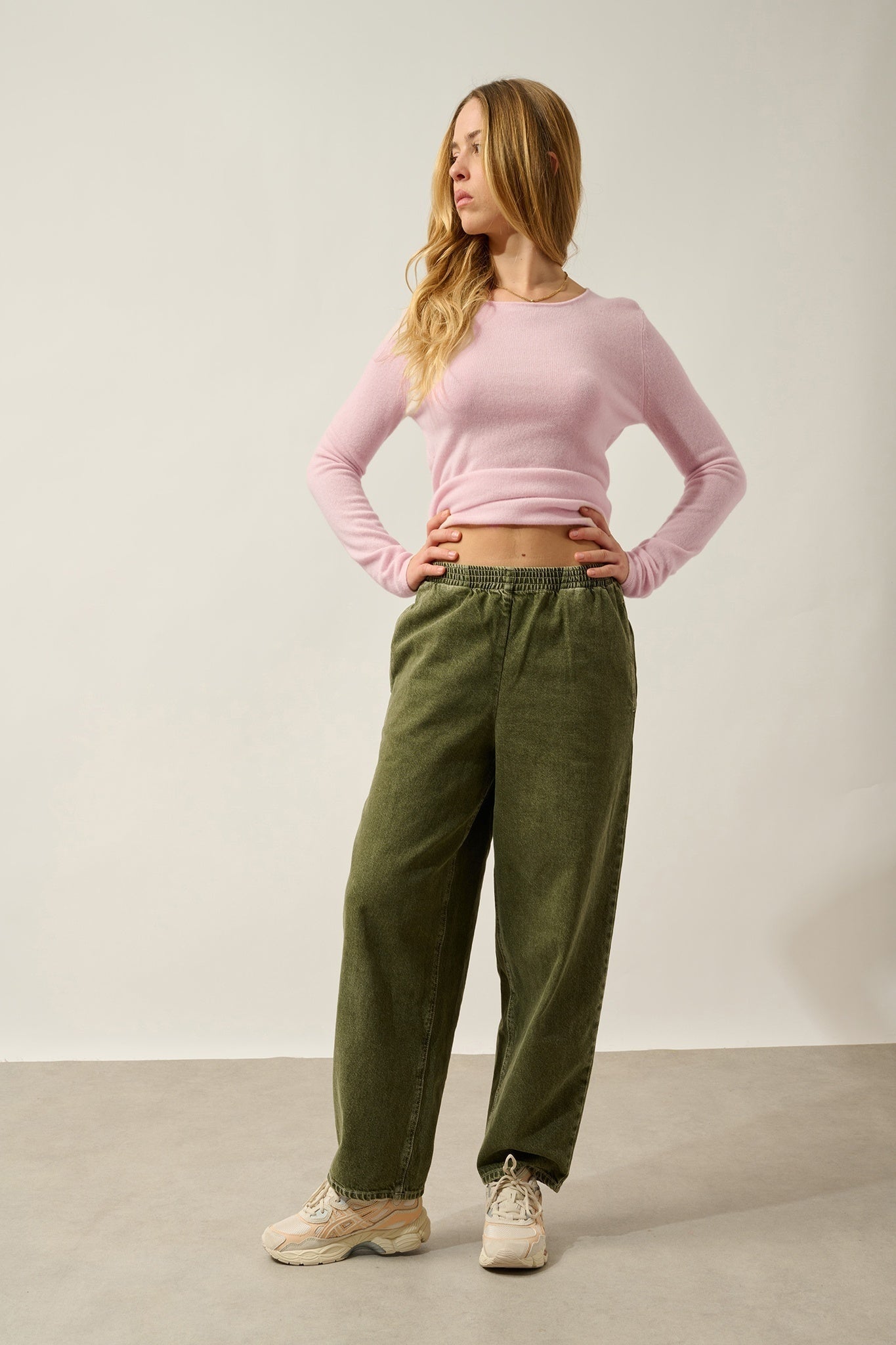 EPÉNA round-neck sweater powder 100% cashmere