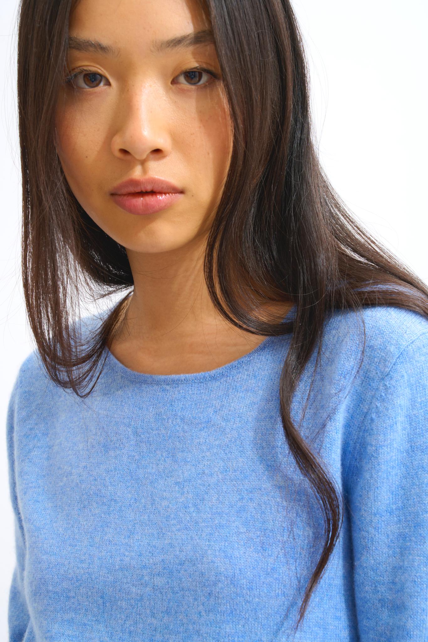 EPÉNA sky 100% cashmere round-neck sweater