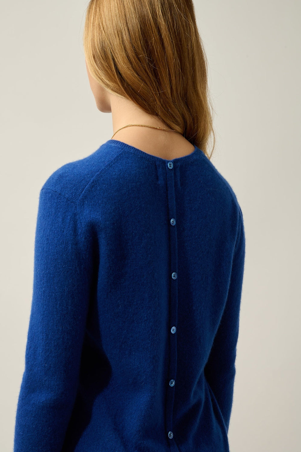 ESTARIS Pullover Rundhalsausschnitt geknöpft Rücken ultramarin 100% Kaschmir