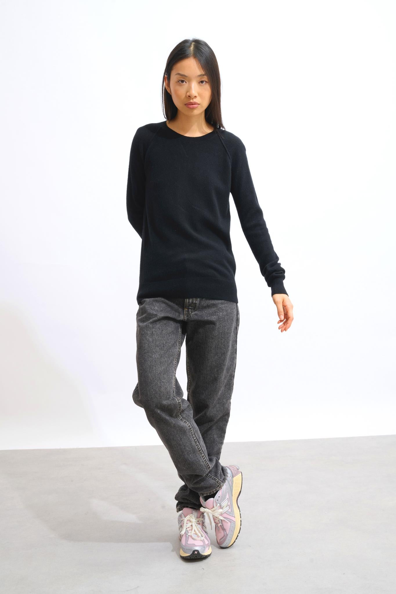 ETRET black round-neck sweater 100% cashmere