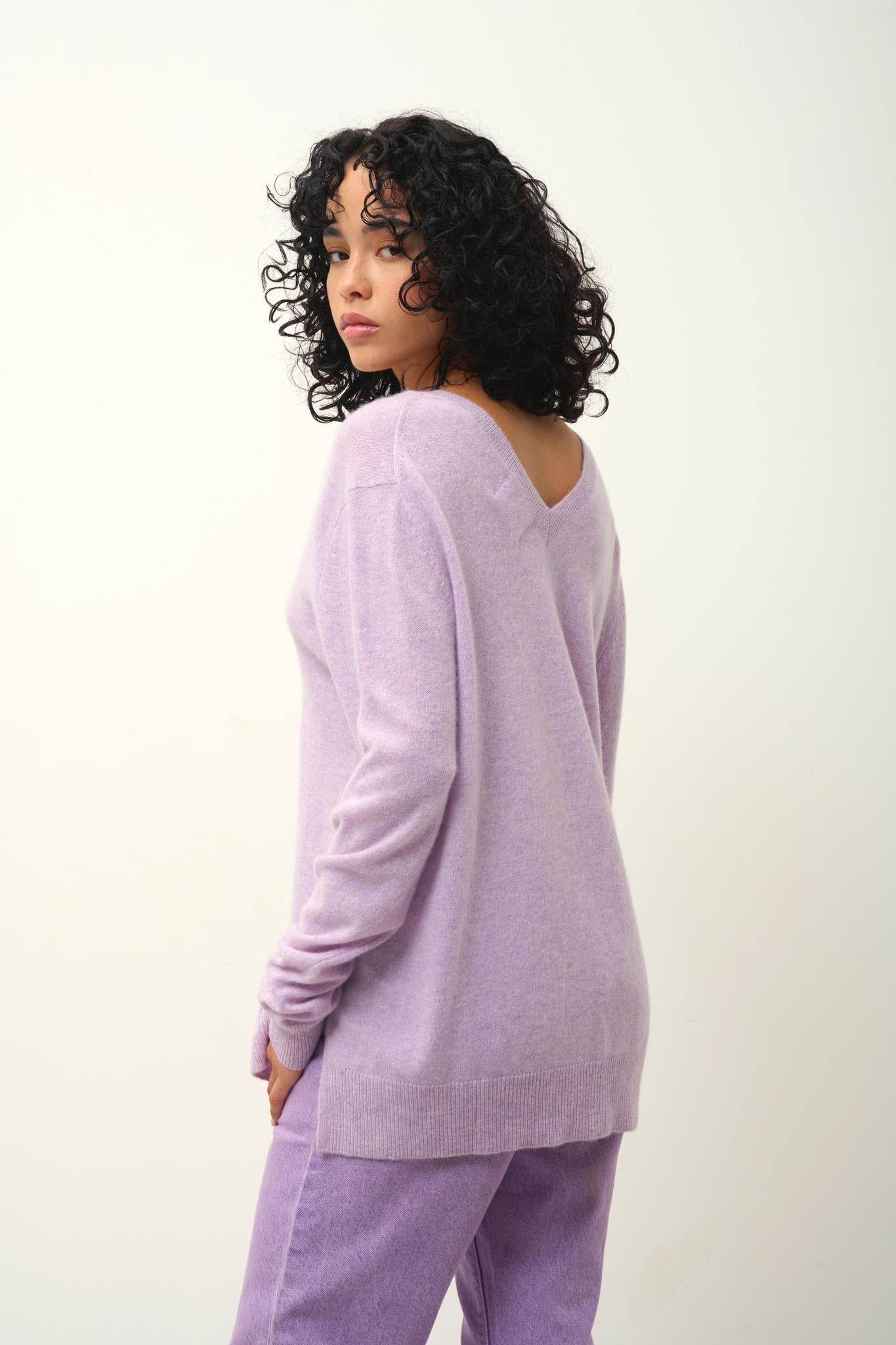 GIEGN v-neck sweater mauve mottled front and back 100% cashmere