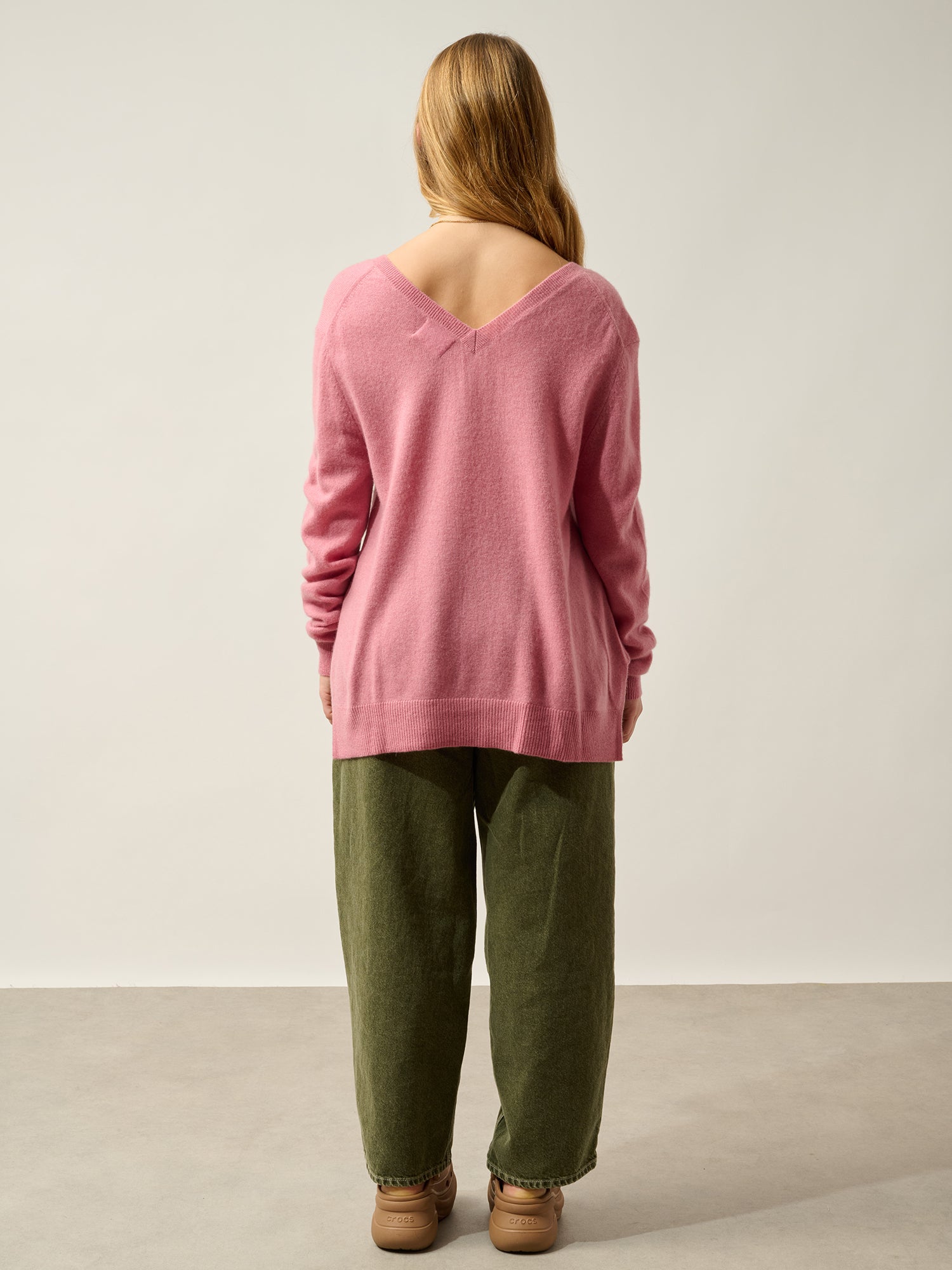 GIEGN Pullover mit V-Ausschnitt vorne und hinten Petal 100% Kaschmir