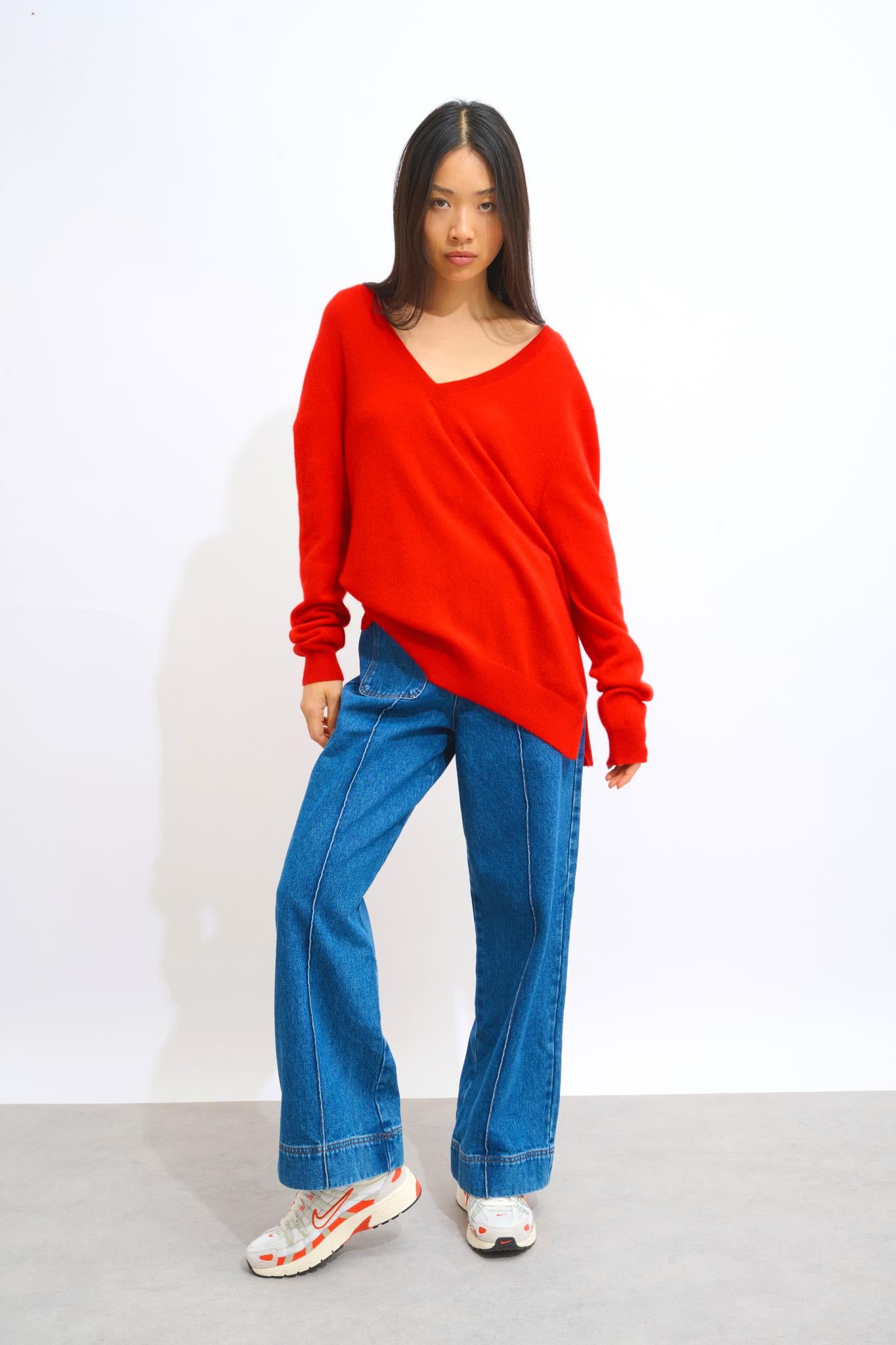 GIEGN red v-neck sweater 100% cashmere