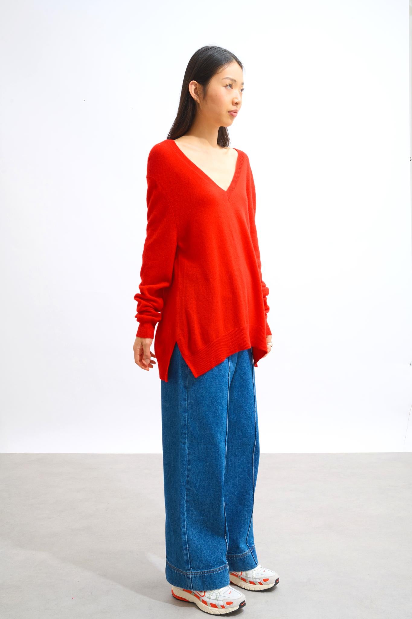 GIEGN red v-neck sweater 100% cashmere