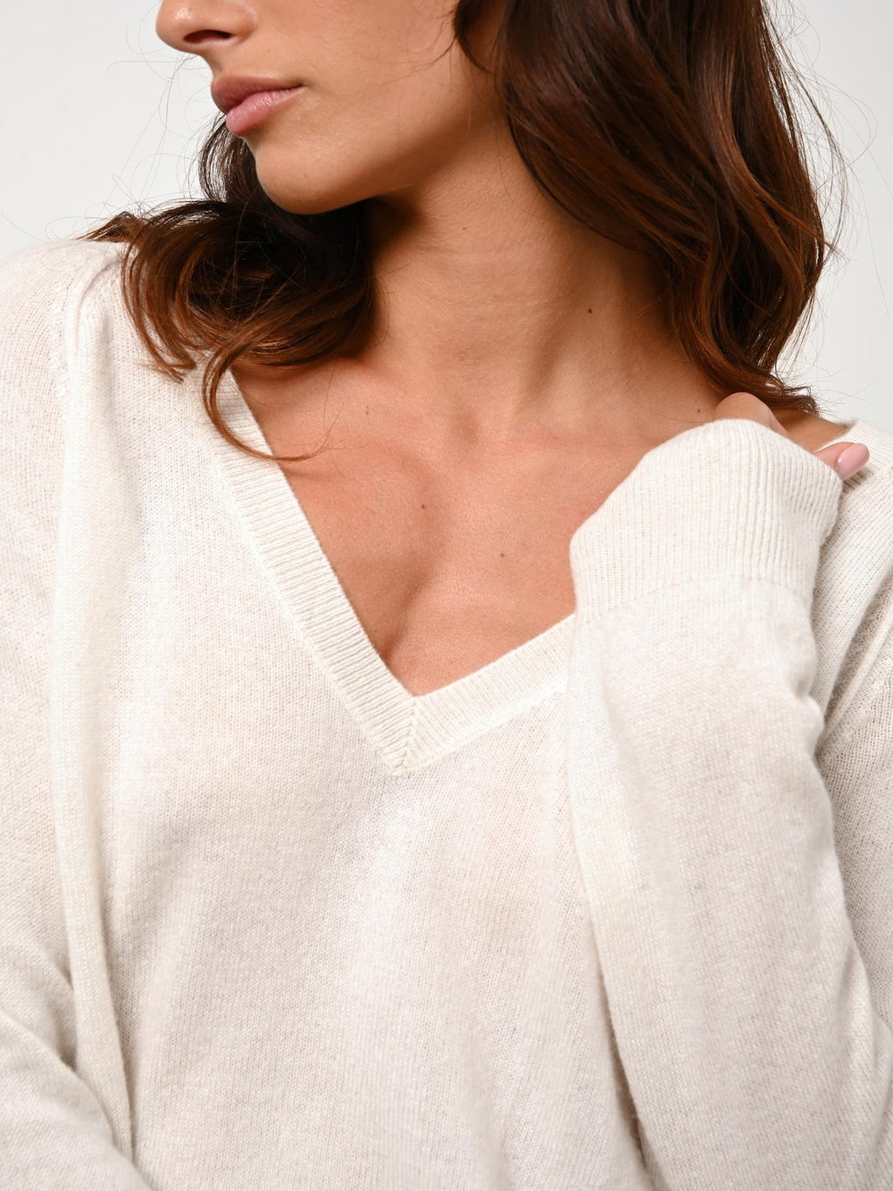 GIUSALET Elfenbeinfarbener Pullover mit V-Ausschnitt, 100 % Kaschmir