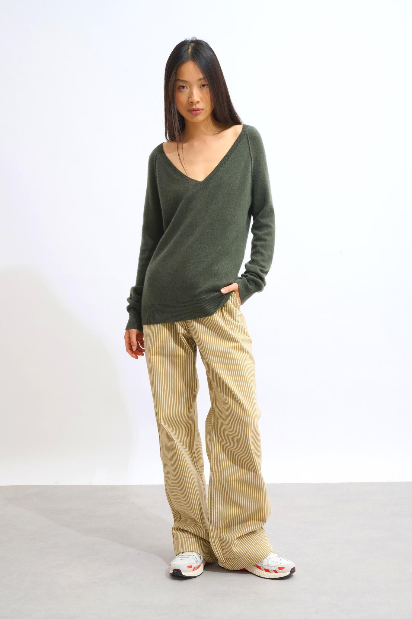 GIUSALET khaki v-neck sweater 100% cashmere