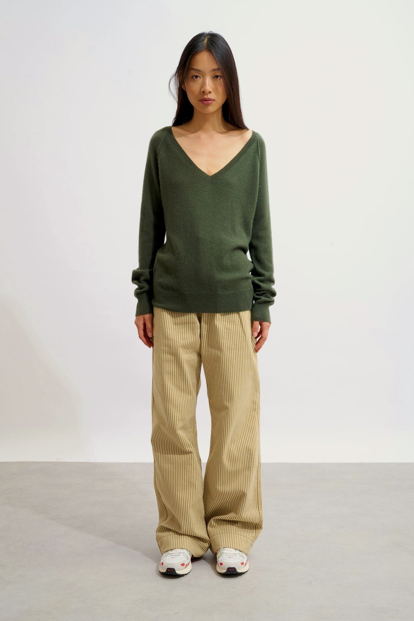 GIUSALET pull col v kaki 100% cachemire