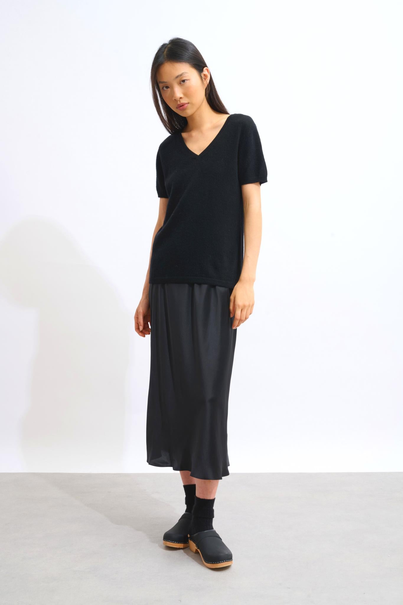 KALI thirt v-neck black 100% cashmere