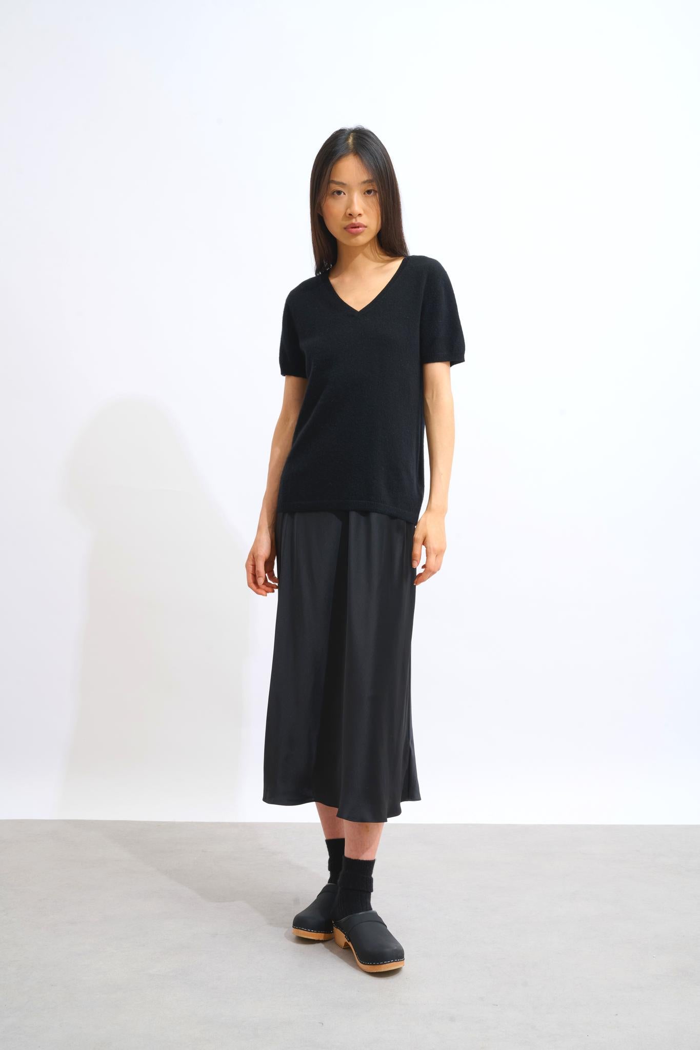 KALI thirt v-neck black 100% cashmere
