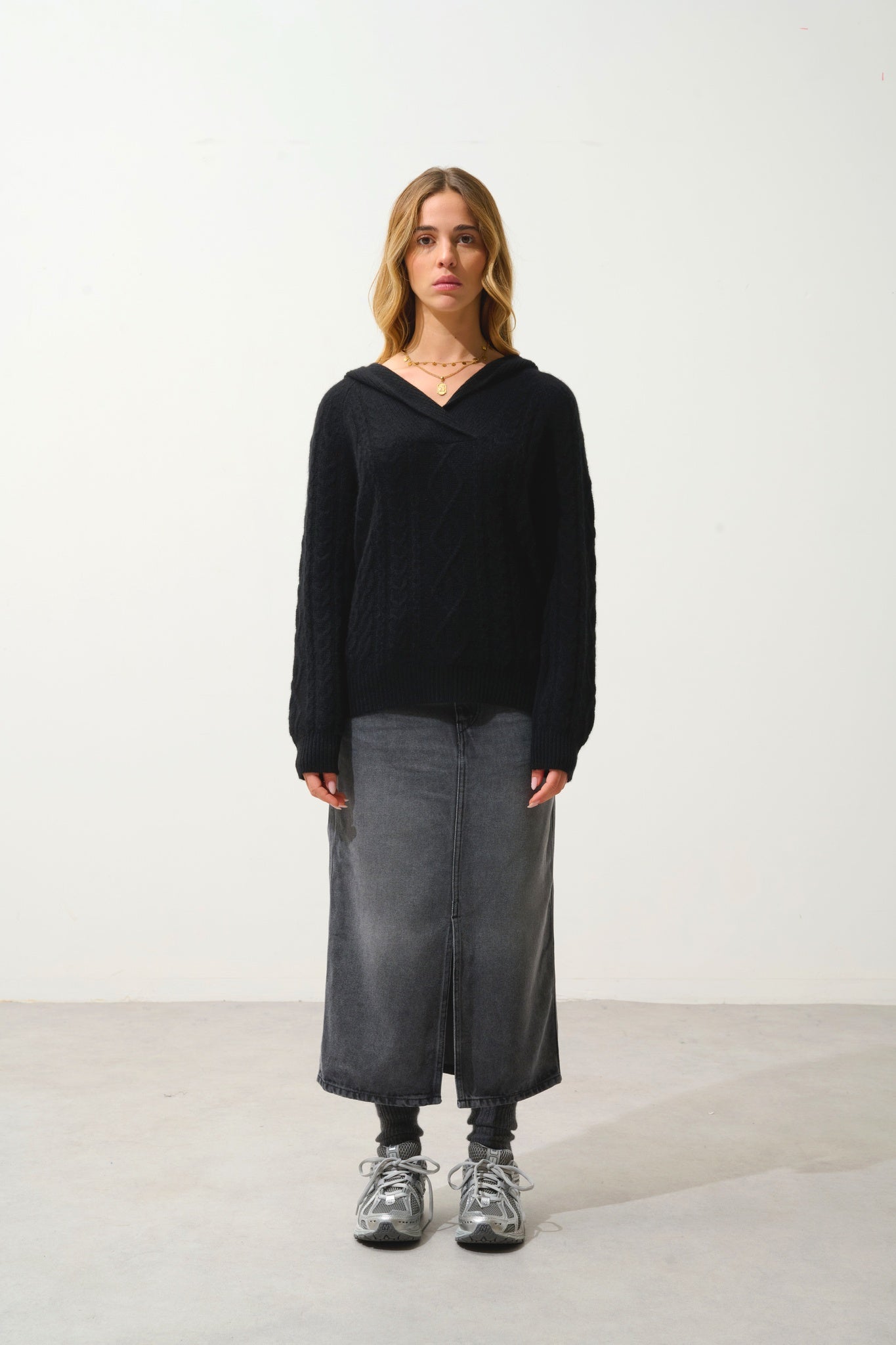 KHANDRO pull capuche 6 fils noir 100% cachemire