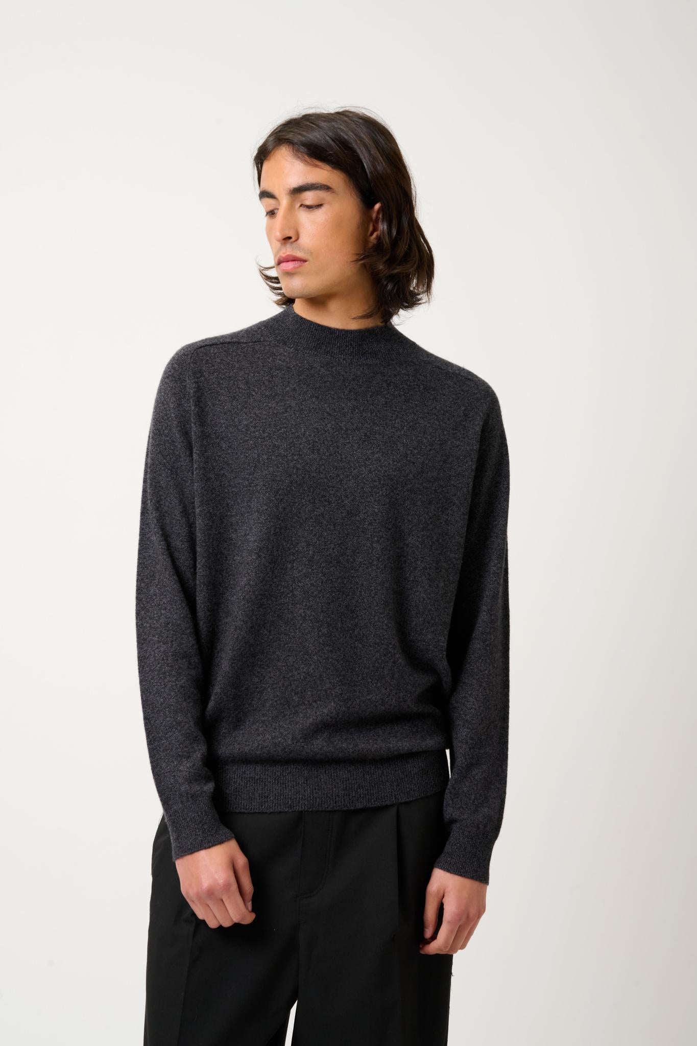 KUNDUM mottled black round-neck sweater 100% cashmere
