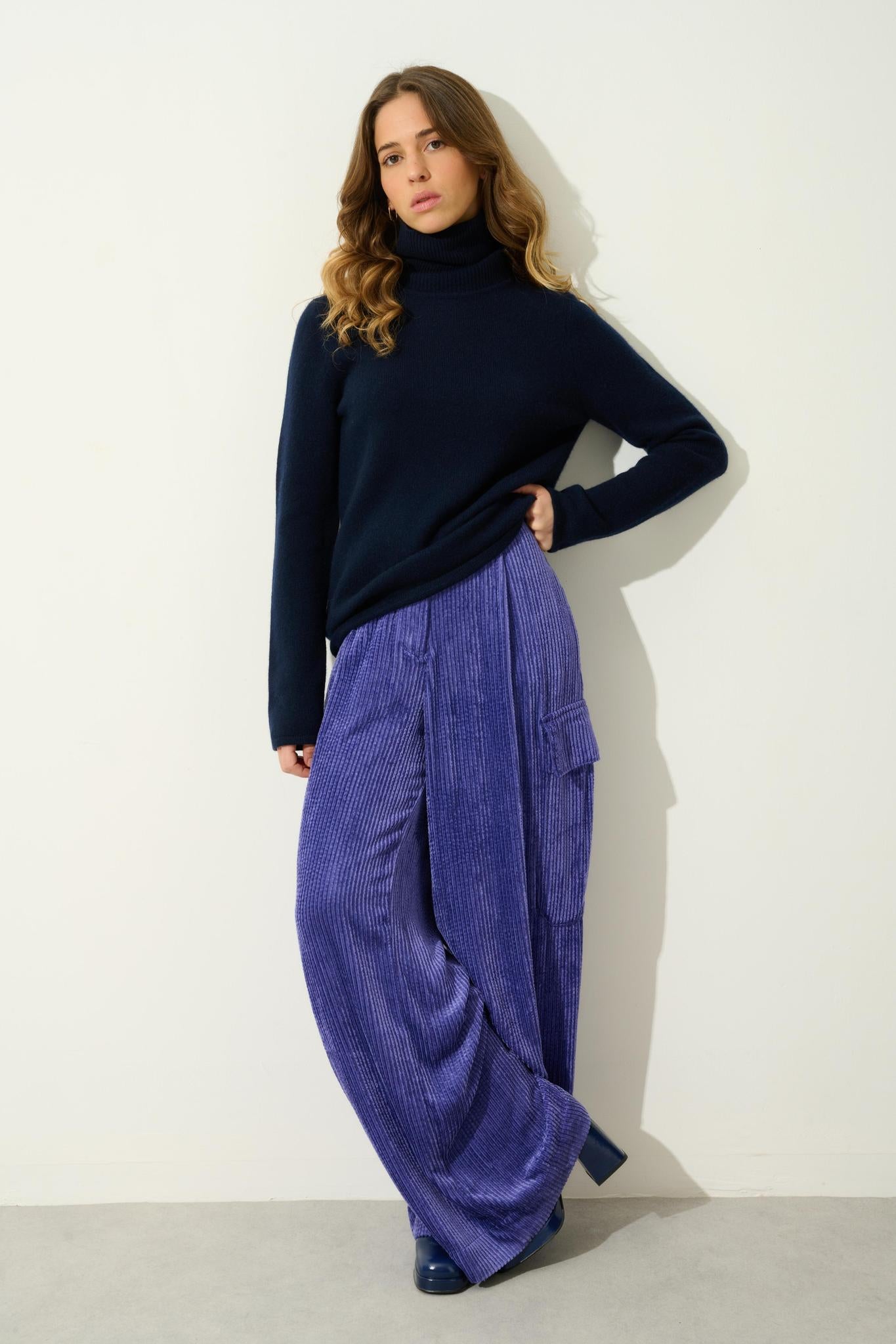 LINDA 4-fädiger Rollkragenpullover aus 100 % Kaschmir in Marineblau