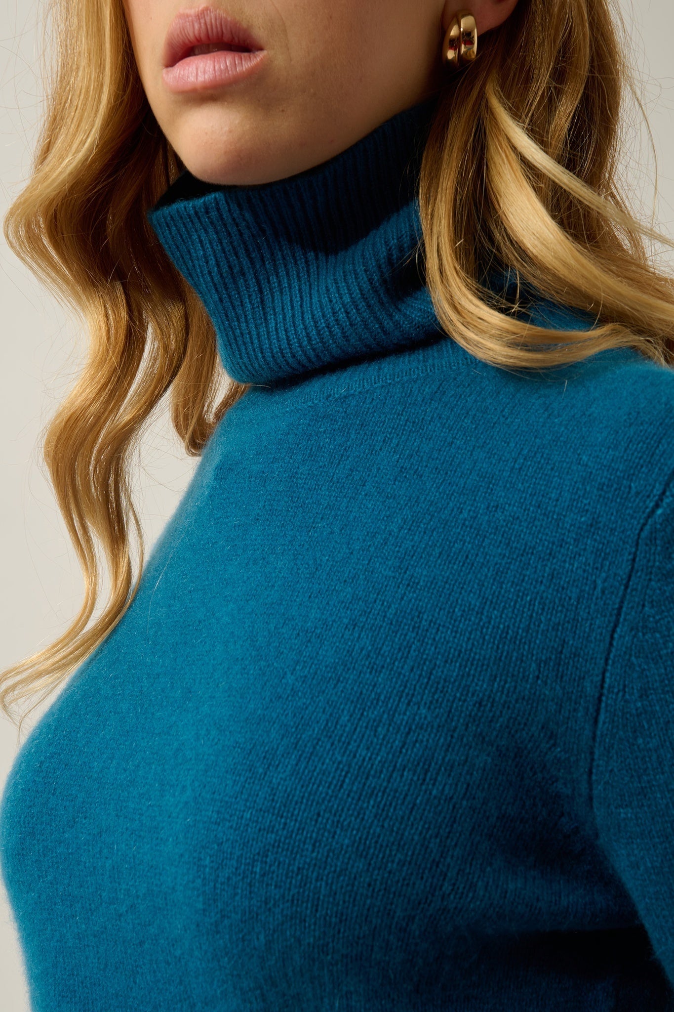 LINDA 4-thread peacock turtleneck sweater 100% cashmere