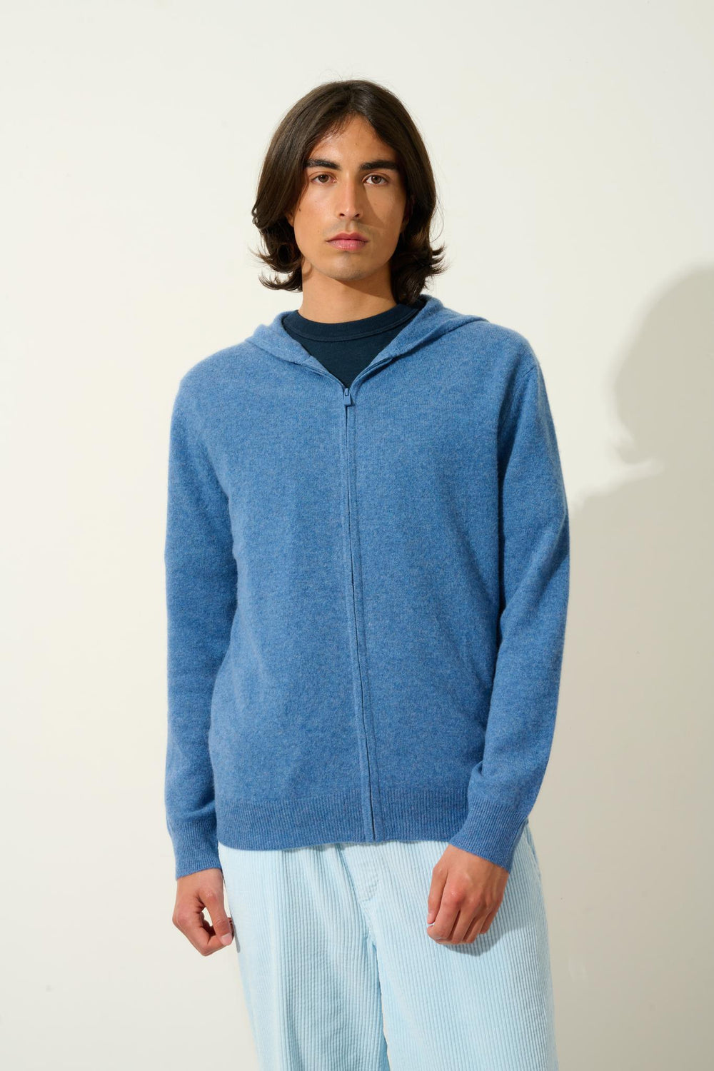 NEURRE Weste mit Reißverschluss und Kapuze in Denimblau 100% Kaschmir