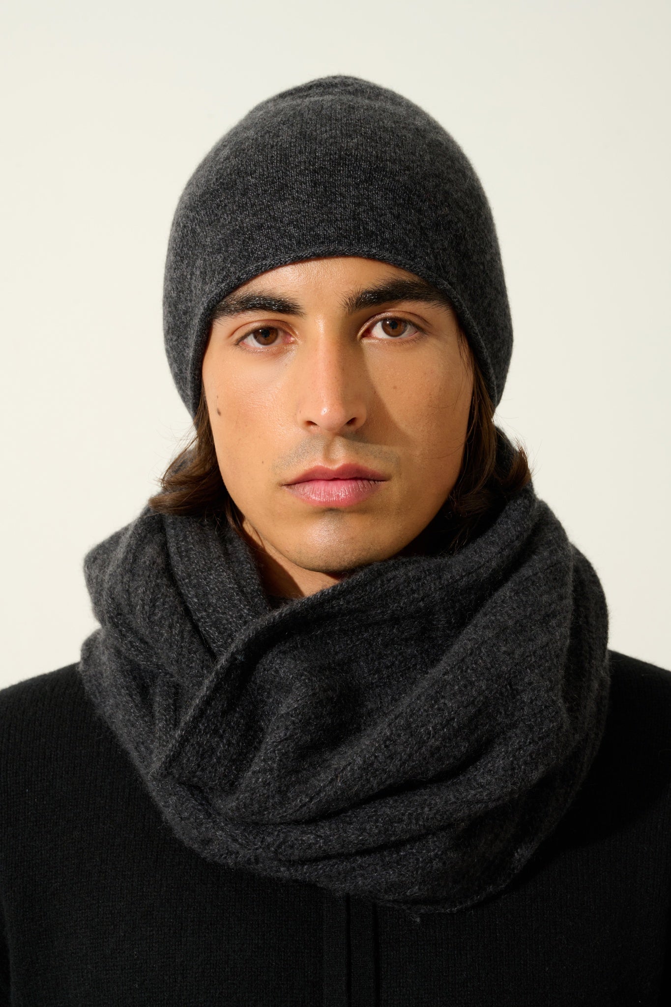 PINIER bonnet black mottled 100% cashmere