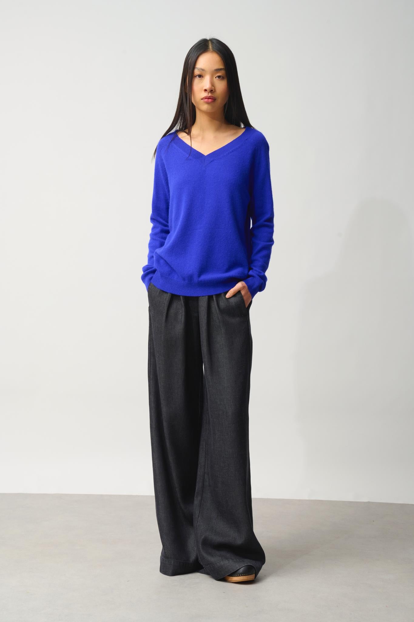SAVANNAH v-neck sweater indigo 100% cashmere