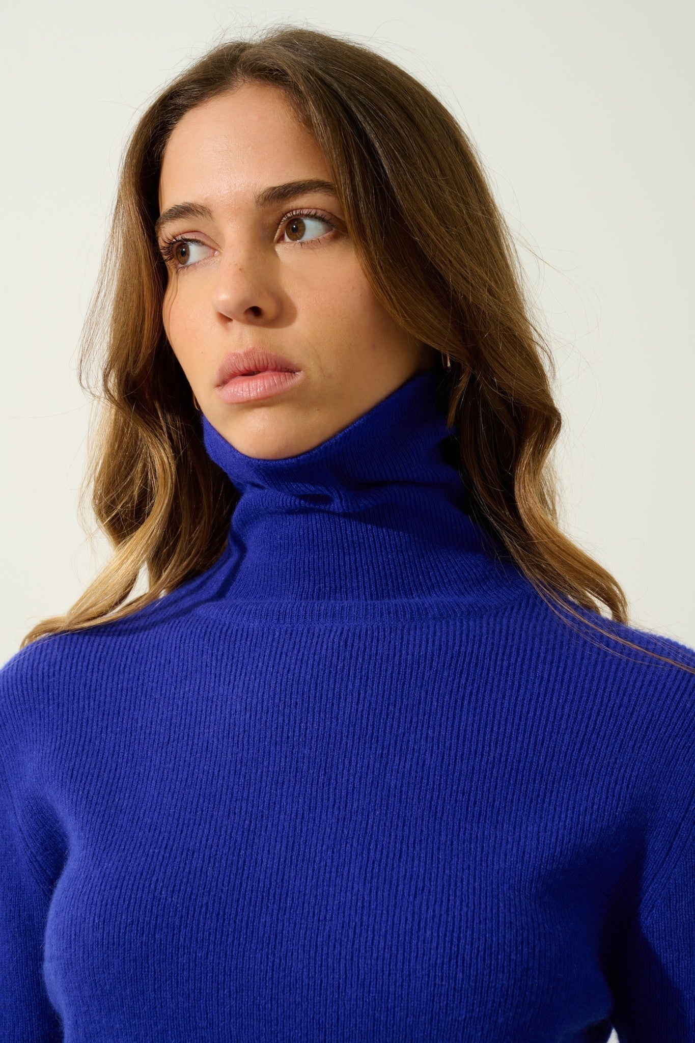 SUZIE pull col roulé indigo 100% cachemire