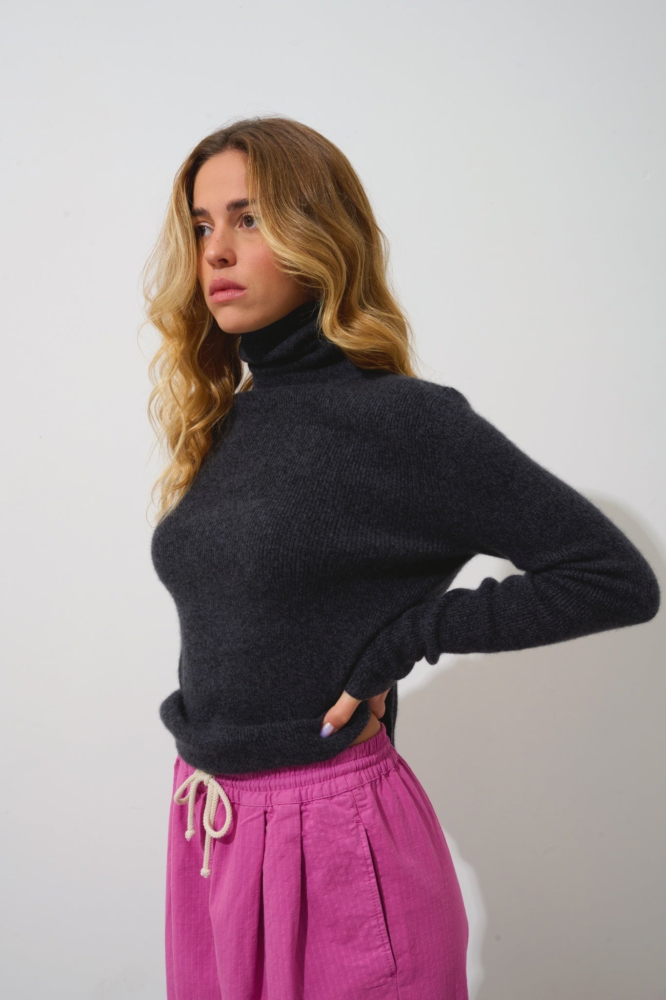 SUZIE pull col roulé noir chiné 100% cachemire