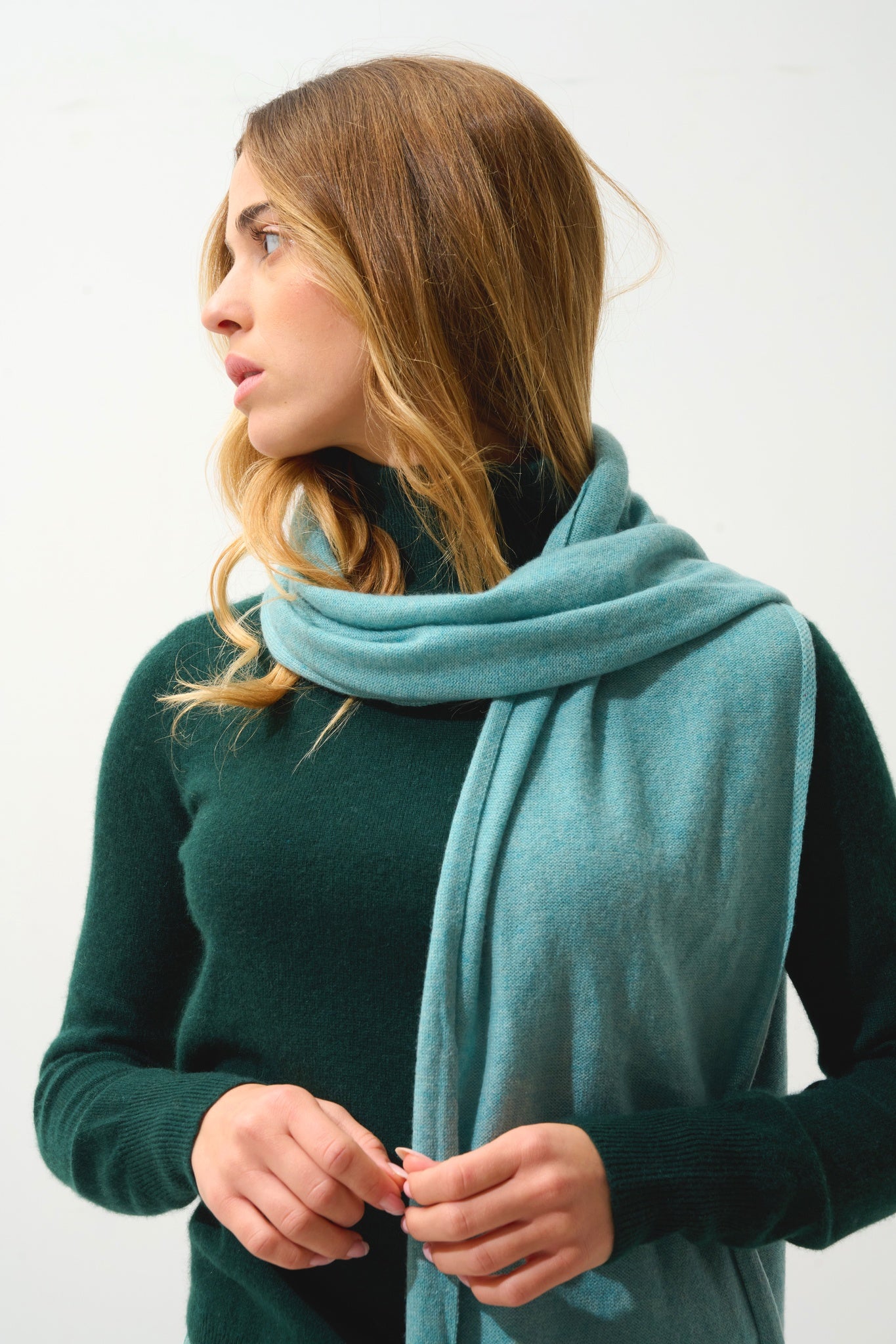 VAYMONT 100% cashmere marled green scarf