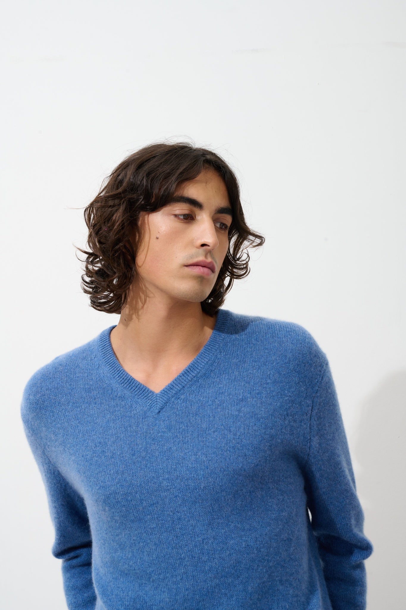 VICTOR pull col v 4 fils bleu denim 100% cachemire