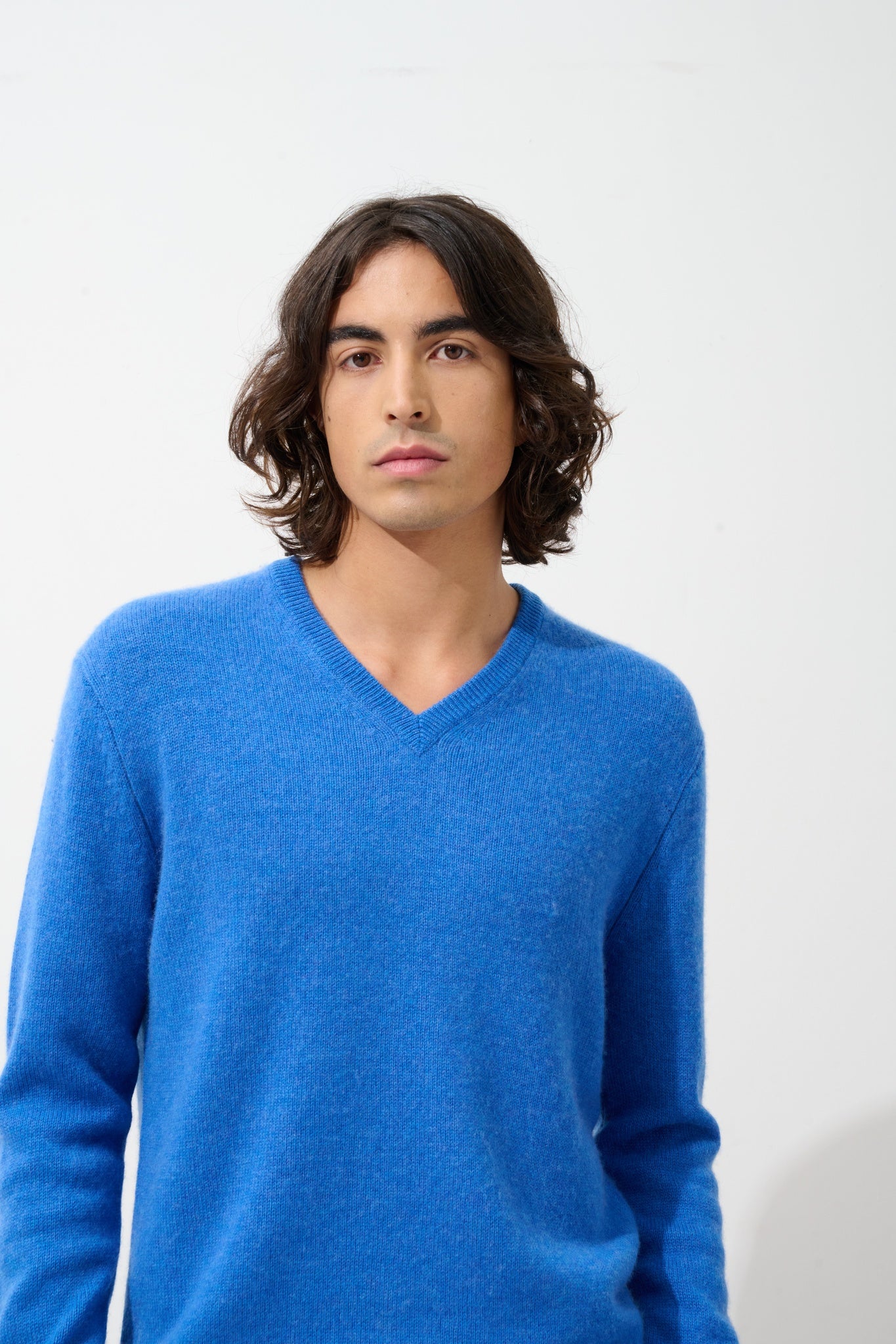 VICTOR pull col v 4 fils bleu électrique 100% cachemire