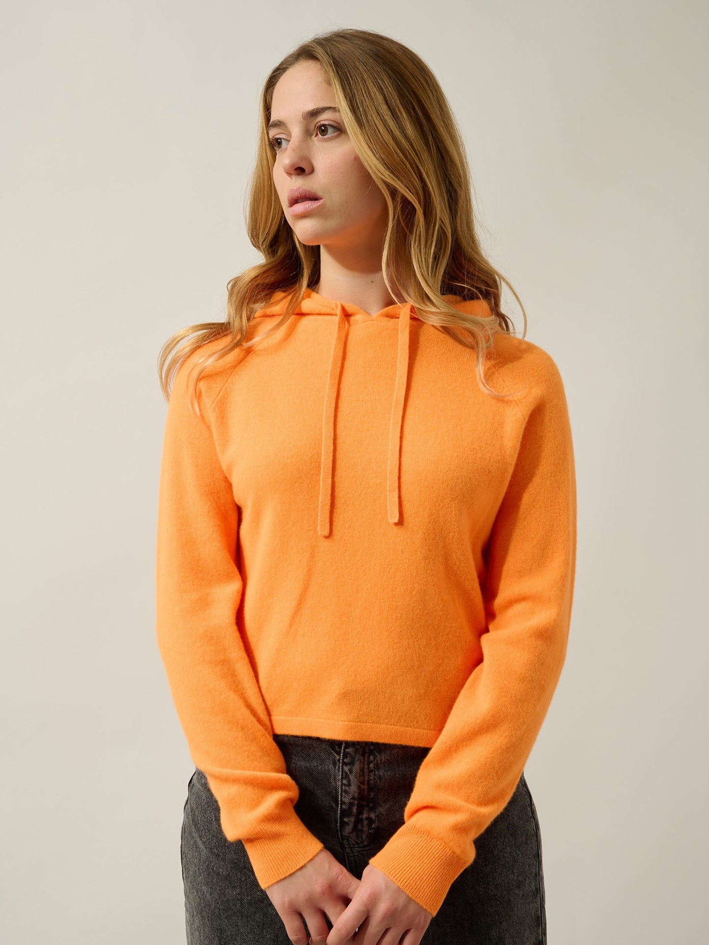 yarlside pull capuche mandarine fluo 100% cachemire
