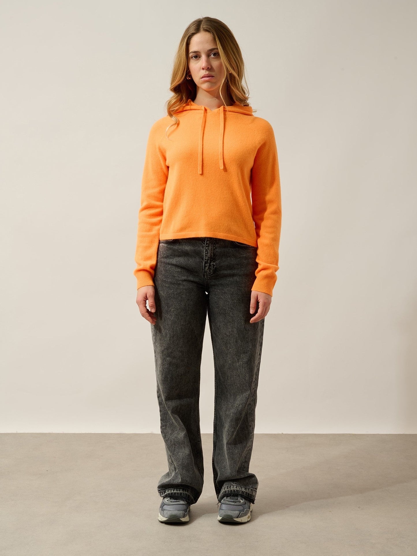 yarlside pull capuche mandarine fluo 100% cachemire