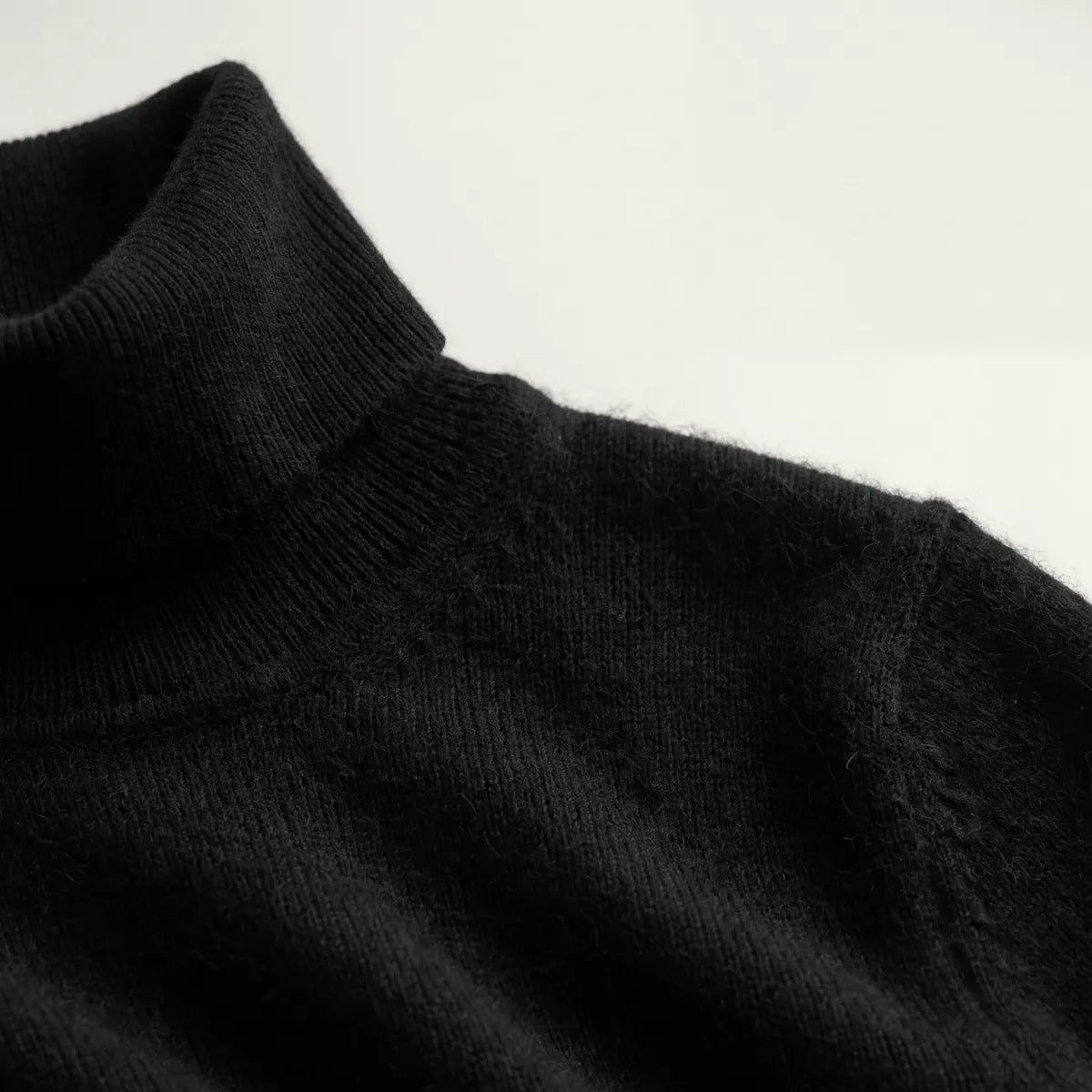 Gros plan de la maille — BISE Pull Col Roulé Noir