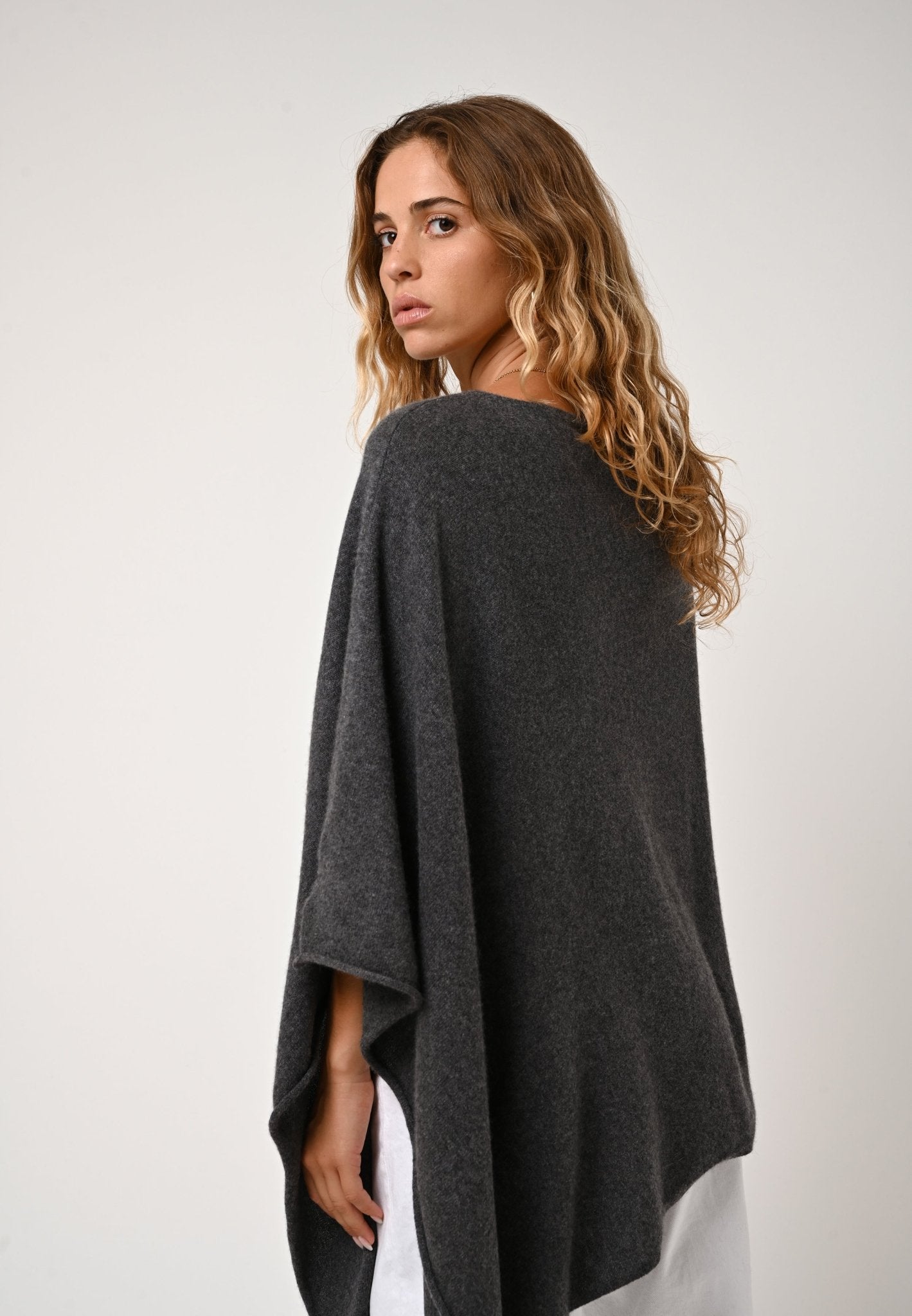 CARRA poncho anthracite chiné 100% cachemire