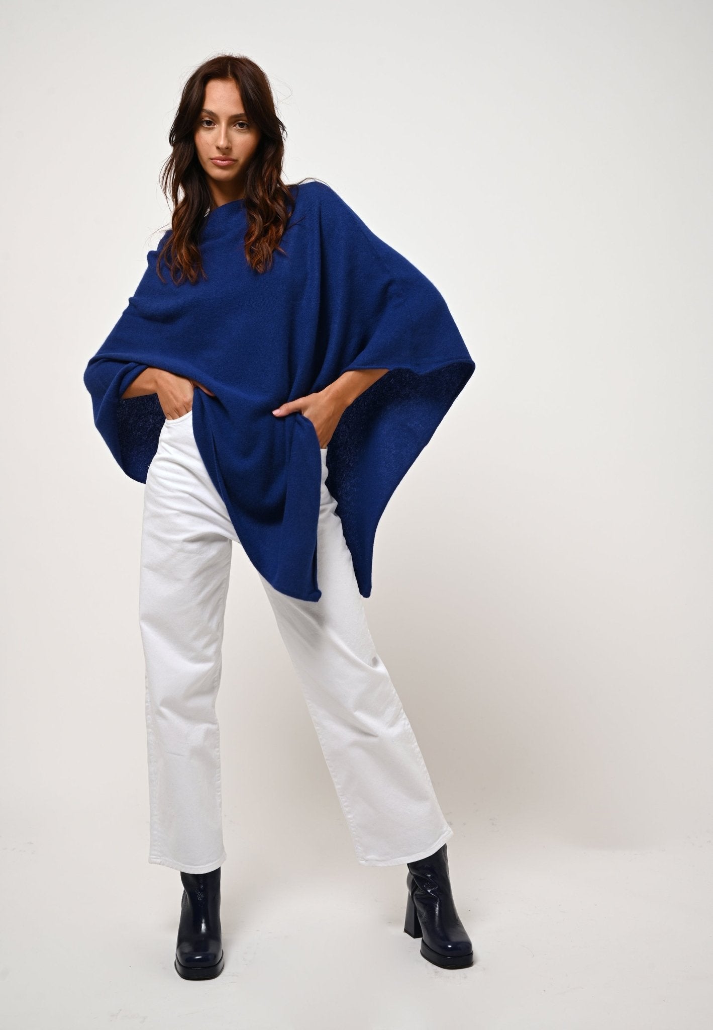 CARRA poncho outremer 100% cachemire